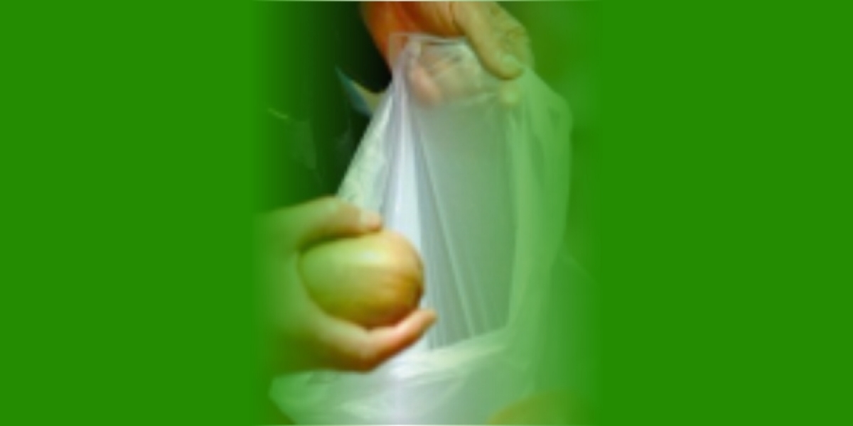 Los españoles reducen el consumo de las bolsas de plástico